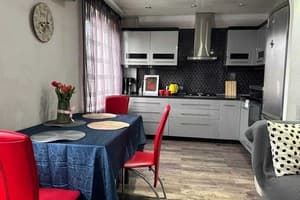 Квартира 2-ком. на ул.Святого Николая 67 (рядом с Университетской площадью). Люкс 4-местный  6