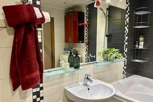 Квартира 2-ком. на ул.Святого Николая 67 (рядом с Университетской площадью). Люкс 4-местный  17