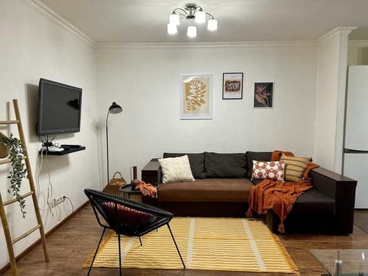 2-ком. ул. Дивногорская 13 (возле ресторана Вилла Олива) 1