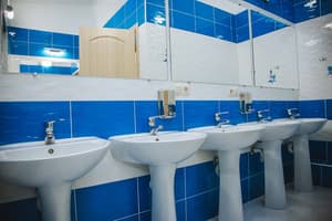 Хостел Alina Hotel&Hostel. Место в общем 6-местном номере  5
