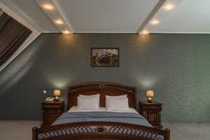 Отель Черкассы Палац. Стандарт 6-местный трехкомнатный 1