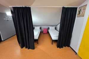 Хостел Fire Station Hostel. Место в общем 6-местном номере  4