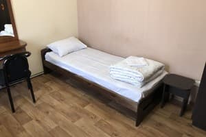 Хостел Fox Hostel. Место в женском трехместном номере  5