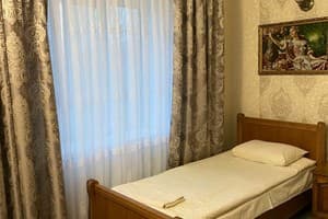 Мини-отель Лелека. Стандарт трехместный двухкомнатный (новый корпус) 3