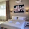 Отель MARISS hotel & business. Люкс двухместный для молодоженов (двухкомнатный) 17