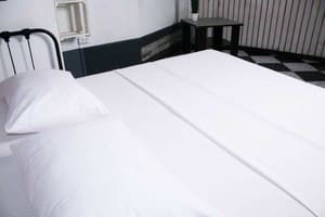 Мини-отель Mamba Hotel. №2 Семейный номер с кинотеатром и качелью – в укрытии 4