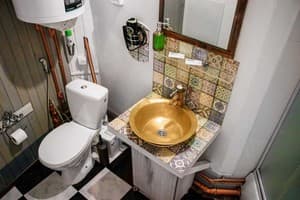 Мини-отель Mamba Hotel. №2 Семейный номер с кинотеатром и качелью – в укрытии 11