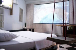 Мини-отель Mamba Hotel. №2 Семейный номер с кинотеатром и качелью – в укрытии 1