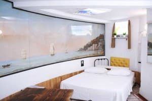 Мини-отель Mamba Hotel. №3 Номер с волнообразной кроватью “Тантра” – в укрытии 1