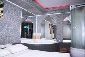 Мини-отель Mamba Hotel. №4 Романтический номер с джакузи – в укрытии 3