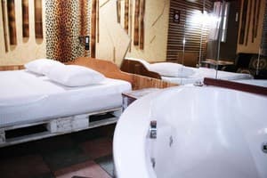Мини-отель Mamba Hotel. №5 Двухкомнатный номер с джакузи и кинотеатром – в укрытии 1