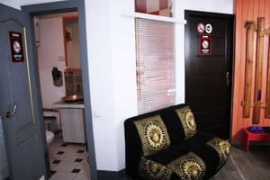 Мини-отель Mamba Hotel. №8 Семейный номер с качелью - в укрытие 5