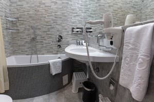 Спа-отель NEMO Hotel Resort & SPA. Стандарт двухместный боковой вид на море 5