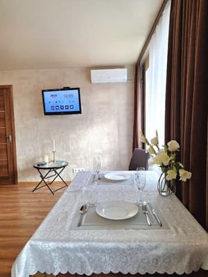 Напротив театра им.Гоголя (Alex Apartments (бесконтактное поселение 24/7) 11