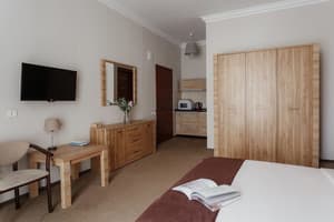No Name Hotel 1