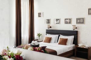 No Name Hotel 12