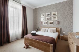 No Name Hotel 18
