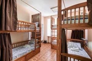 Хостел Perron. Место в общем 6-местном номере  1