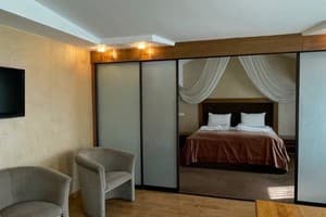 Гостинично-ресторанный комплекс Пивденна Брама. Полулюкс двухместный (улучшенный) 1
