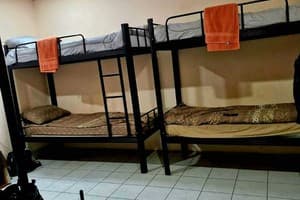 Хостел Подол. Место в мужском 6-местном номере  2