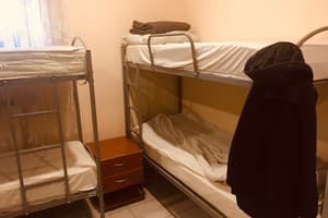 Хостел Подол. Место в мужском 8-местном номере  1