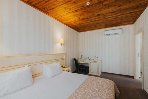 Premier Geneva Hotel 2