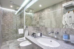 Спа-отель Resort & Spa Hotel NEMO. Люкс двухместный с террасой и видом на море +1 9