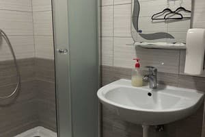 Готель VIP hostel. Сімейний 5-місний № 3 5