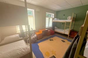 Хостел Vibe Place. Место в женском 8-местном номере  6