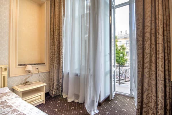 Vintage Hotel 14