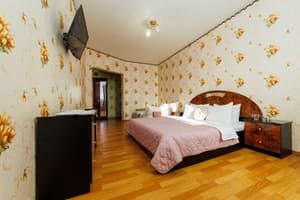 Квартира Яскраві квіти. Alex Apartments. Безконтактне заселення 24/7