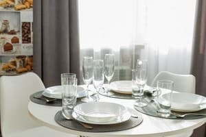 Яскраві квіти. Alex Apartments. Безконтактне заселення 24/7 13