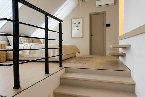 двухэтажная в отдельно стоящем доме, на ул. Первая Литейная 37 3