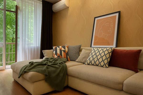 двухкомнатная возле Запорожской площади 1