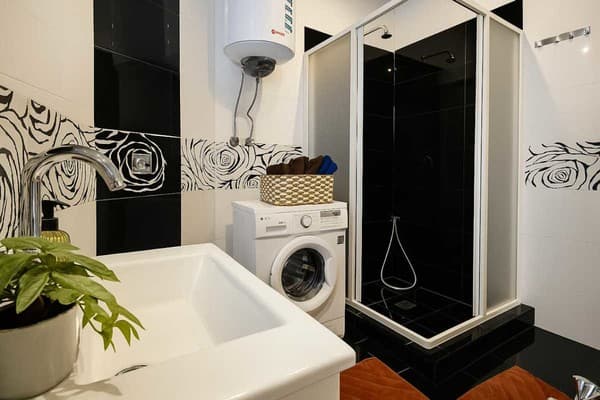 двухкомнатная возле Запорожской площади 8