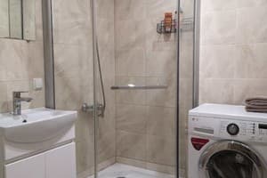 на проспекте Соборный, возле автовокзала 4