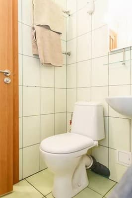 по ул. Независимой Украины 63/43 12