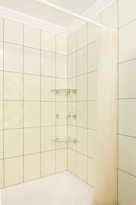 по ул. Независимой Украины 63/43 13