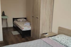 Квартира ул. Беляева Космонавта 5/56. Апартаменты трехместный  2