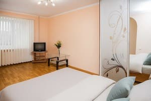 Квартира ул. Независимой Украины 63/13. Полулюкс трехместный  3