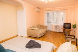 Квартира ул. Независимой Украины 63/13. Полулюкс трехместный  4