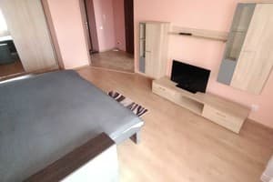 біля залізничного вокзалу та обласної лікарні 11